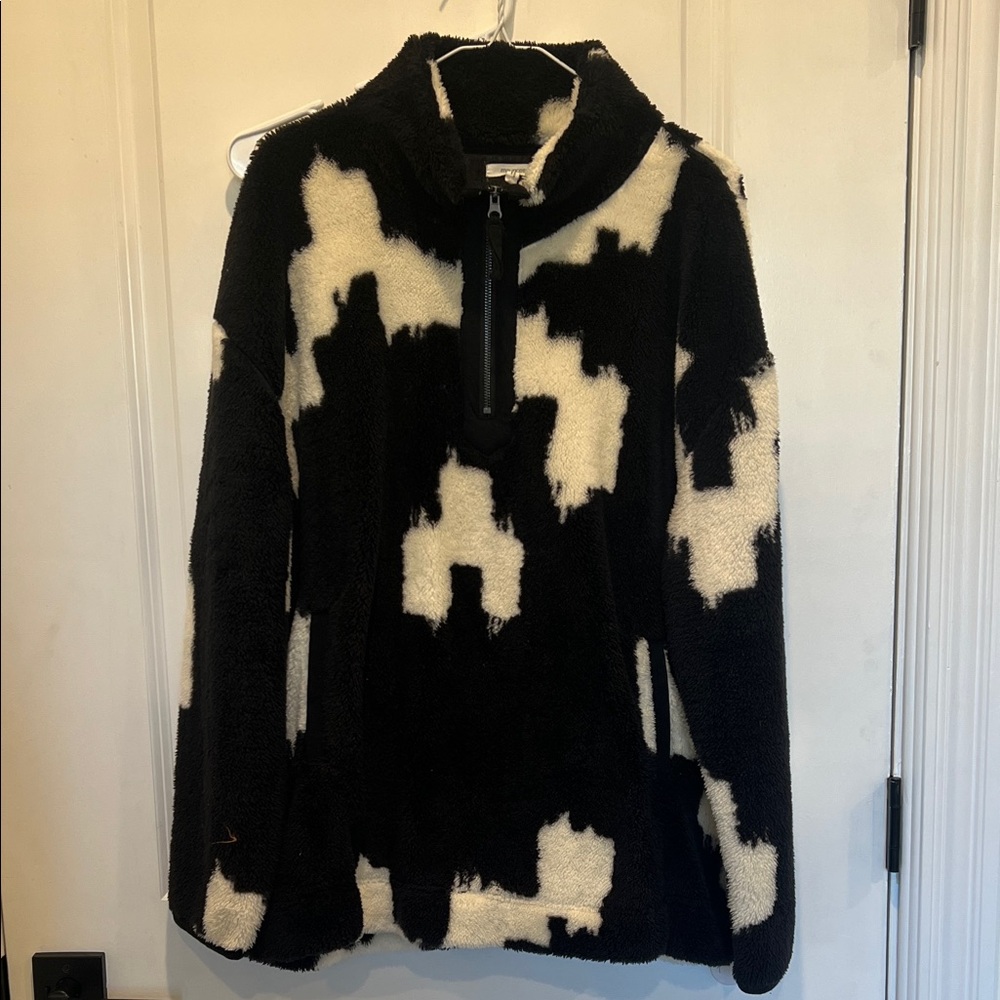 Maurice’s Black and White Fleece Pullover